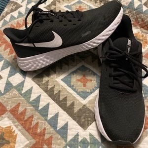 Nike Revolution